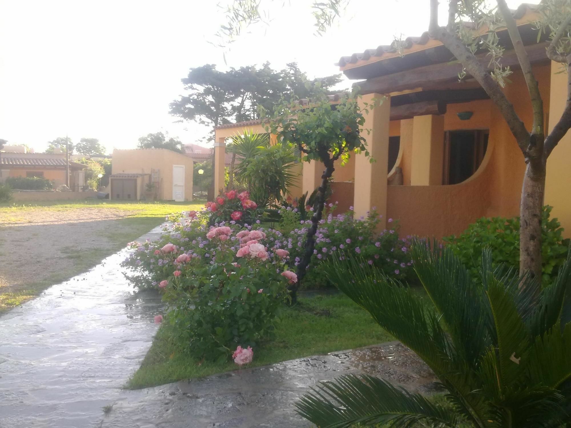 Residence La Pineta Budoni Bagian luar foto